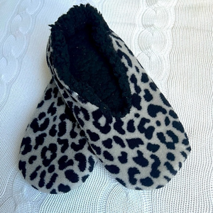 Isaac Mizrahi Cheetah‎ Print Slippers
